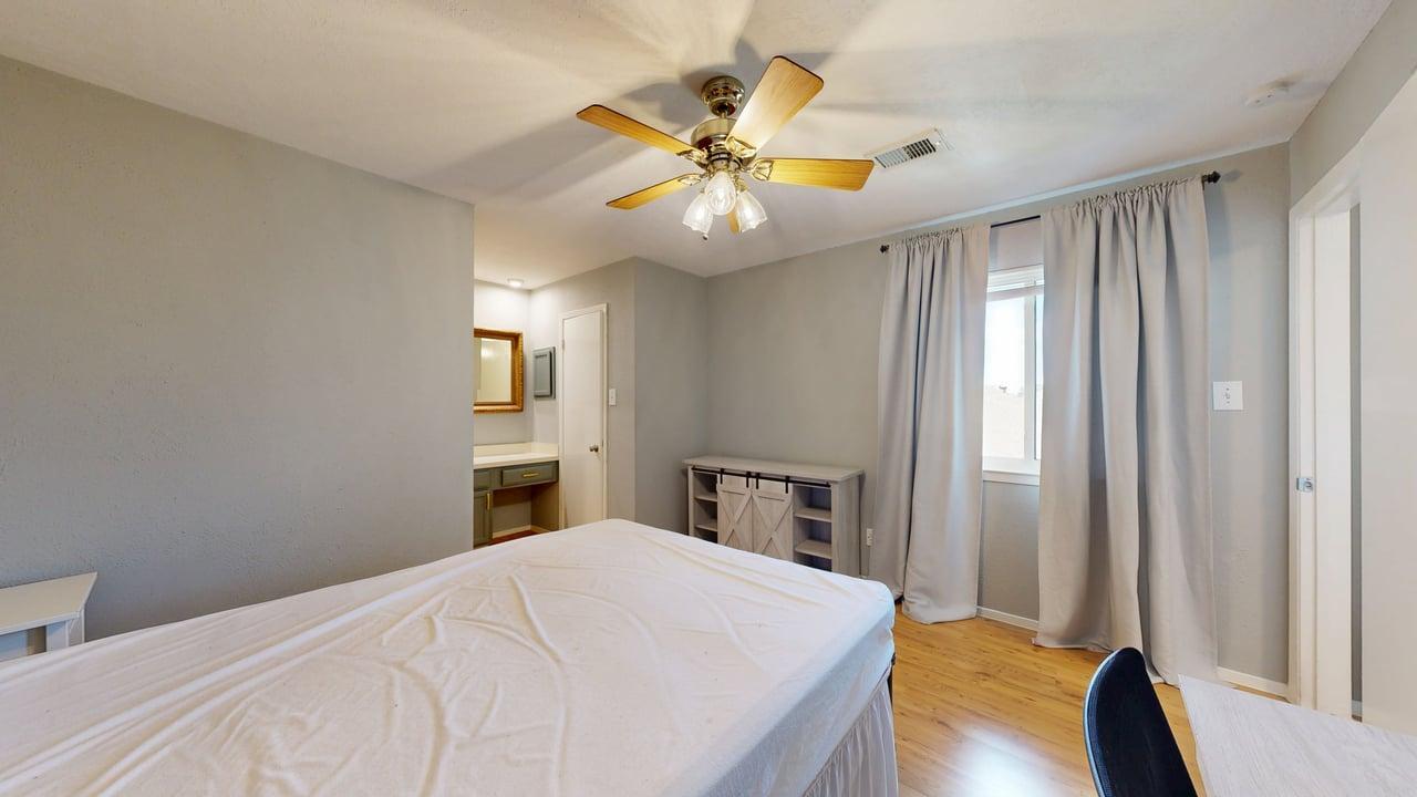 1901 Holleman Bldg D #412 property image