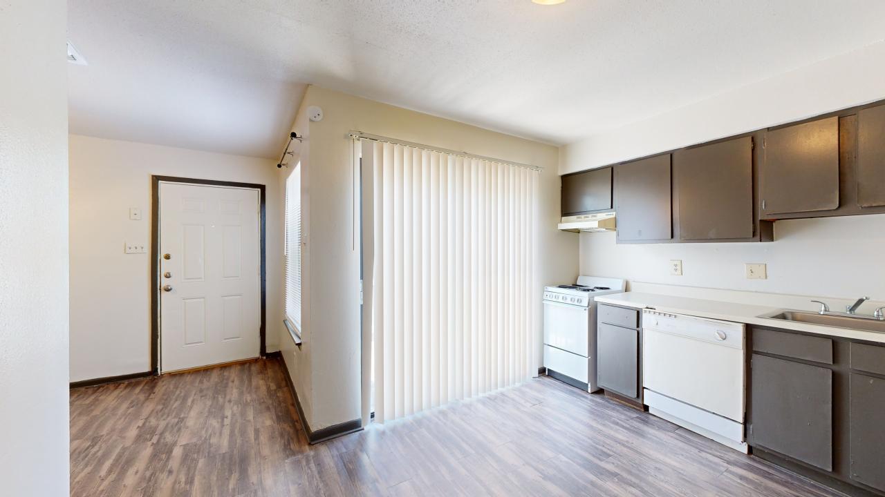 725 Peppertree Dr Apt 11 property image