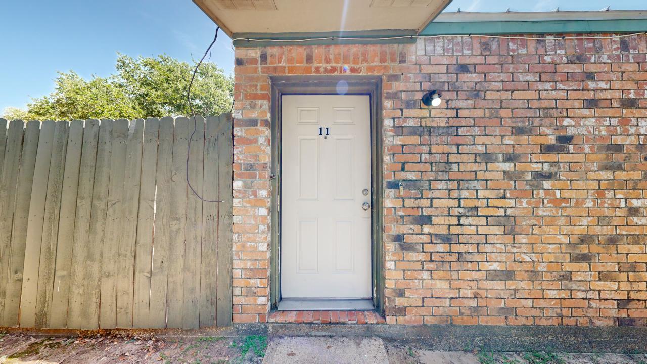 725 Peppertree Dr Apt 11 property image