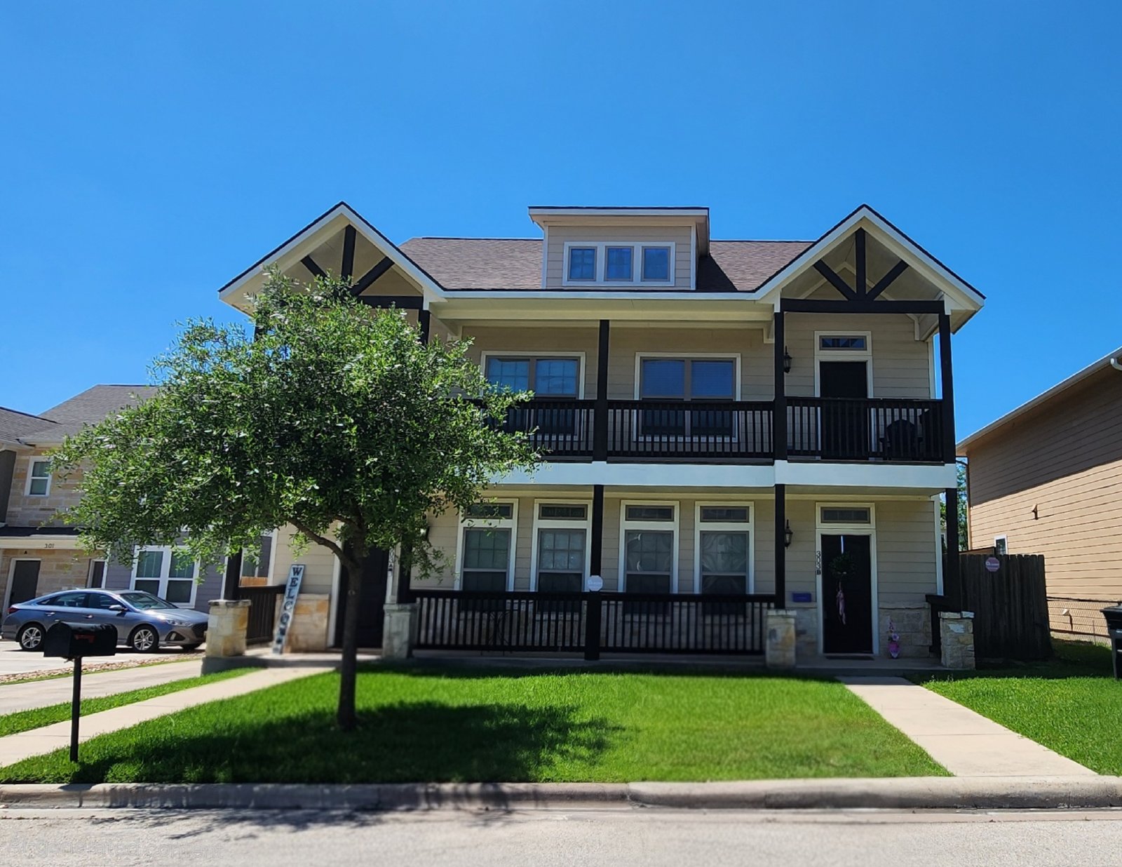 Unit B property image