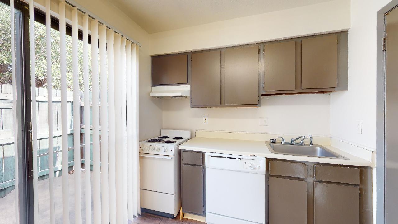 725 Peppertree Dr Apt 15 property image