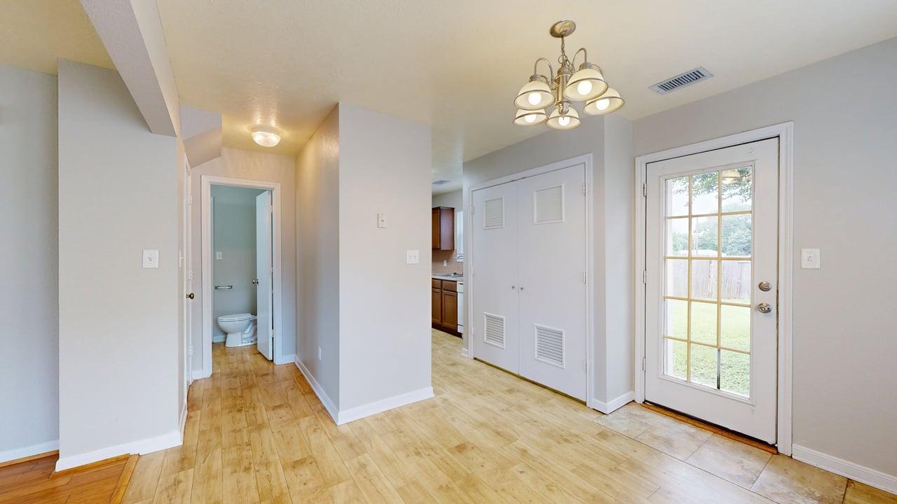 502 Nelson property image