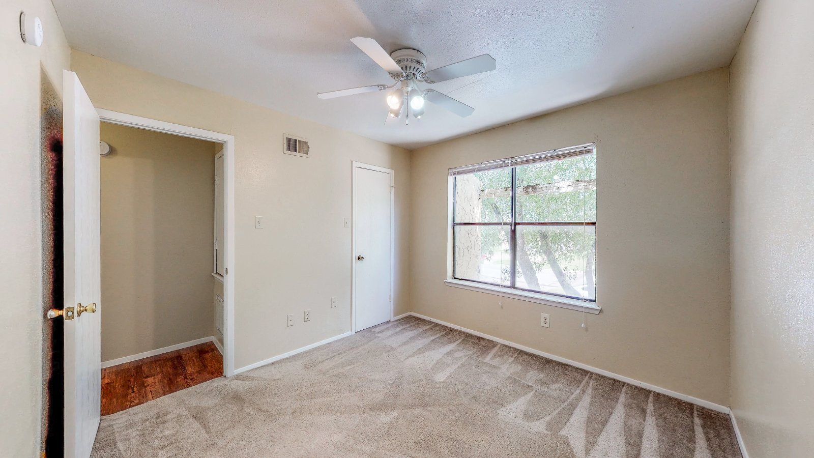 301 Manuel Unit C property image