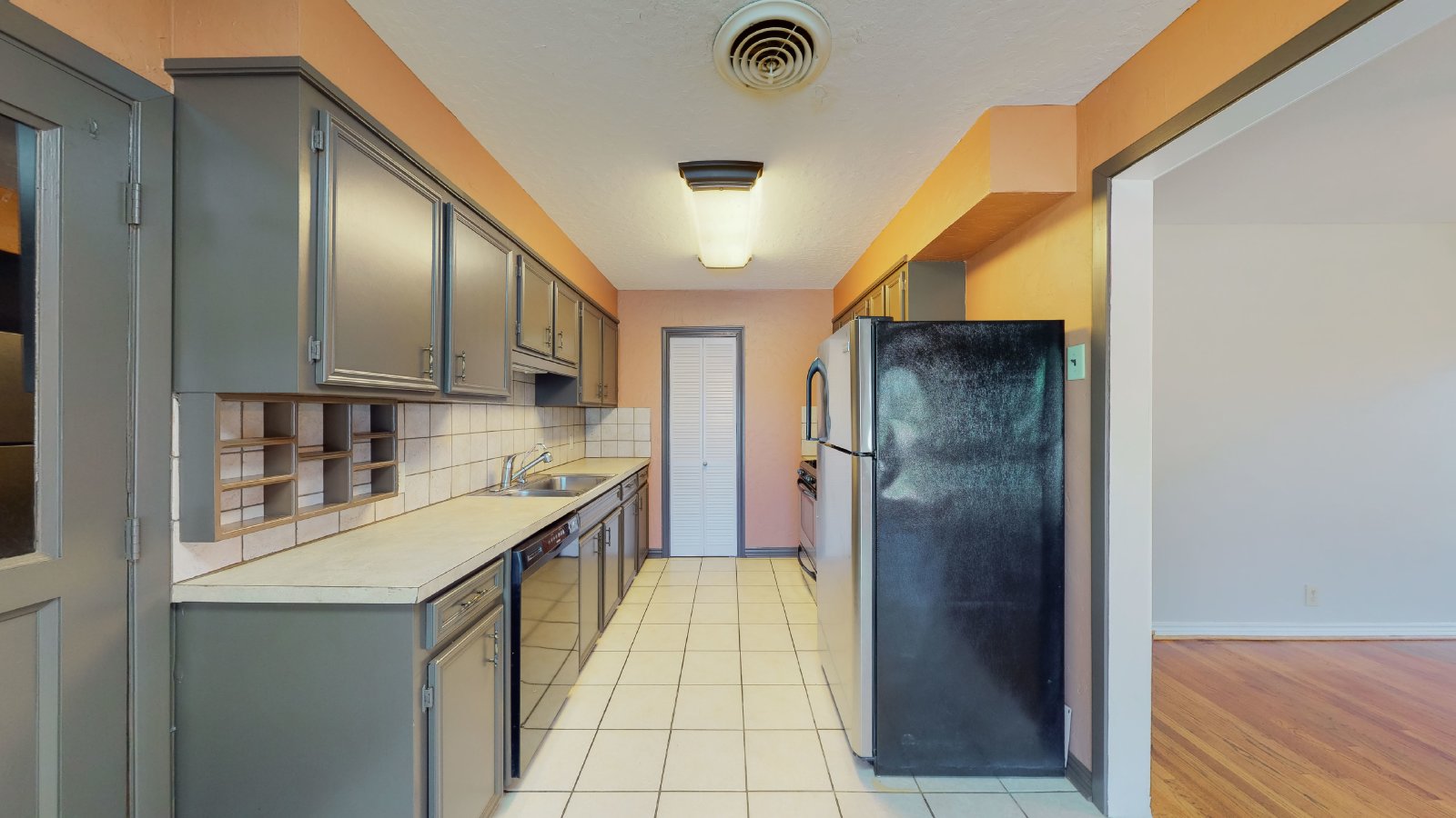 2104 Elmwood Drive property image