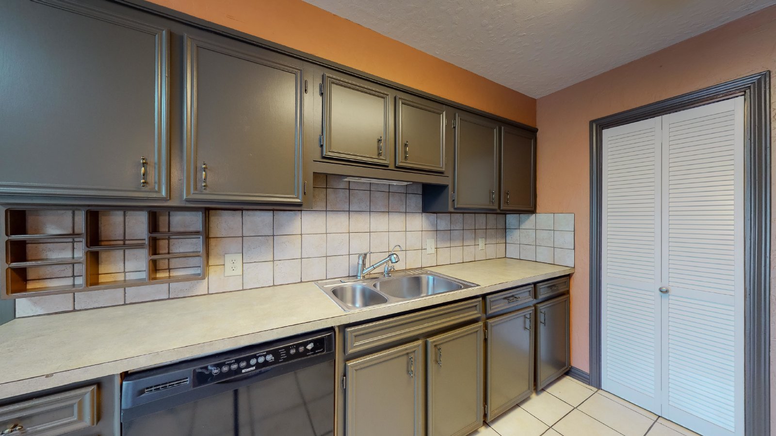 2104 Elmwood Drive property image