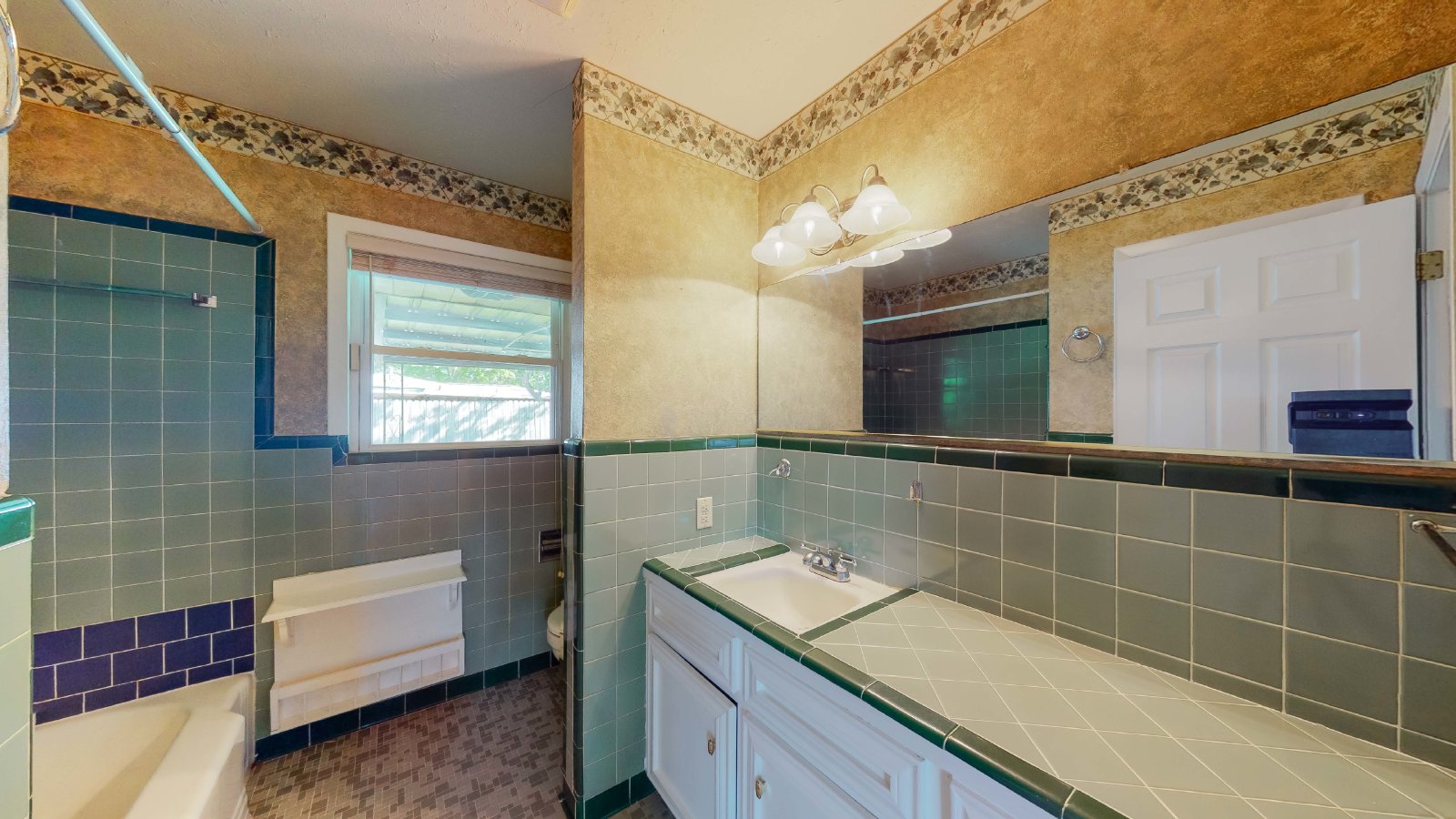 2104 Elmwood Drive property image