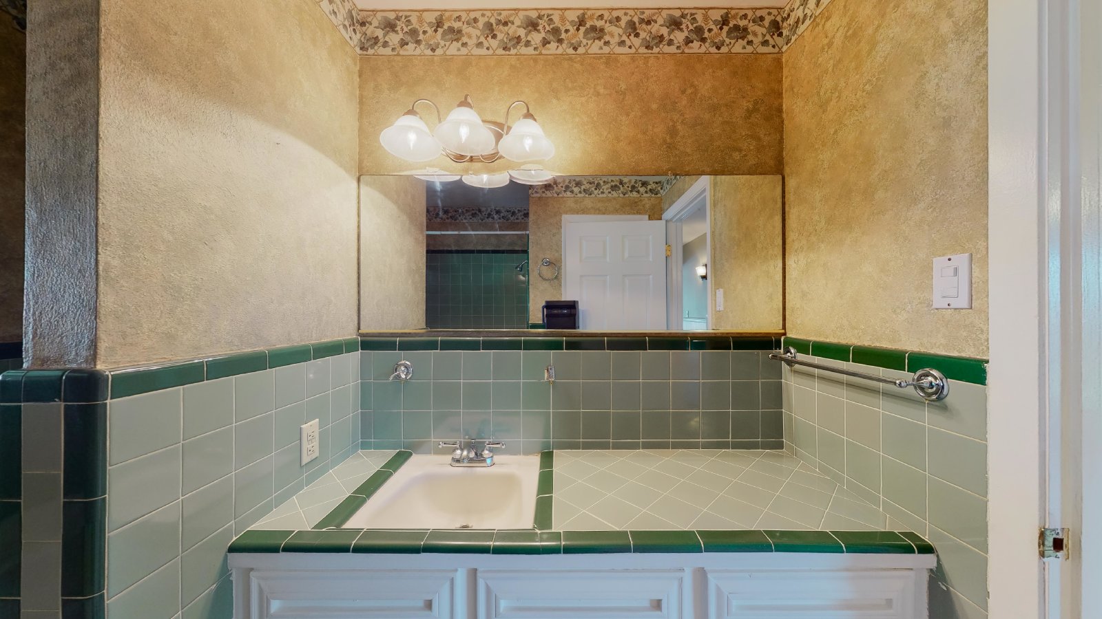 2104 Elmwood Drive property image