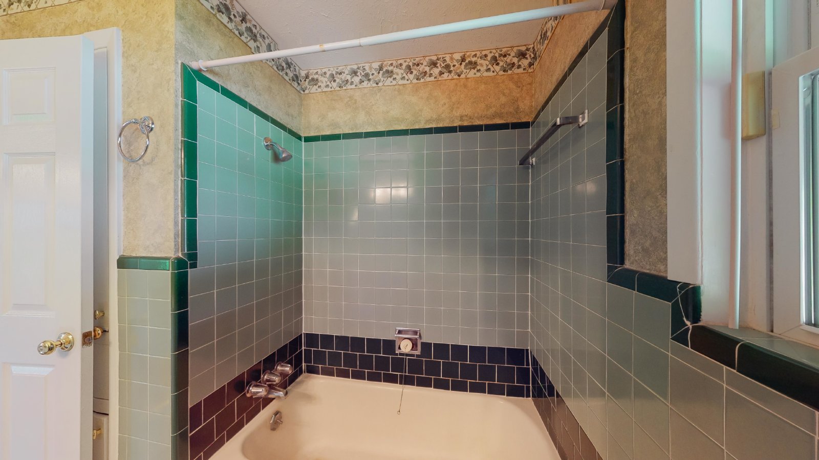 2104 Elmwood Drive property image