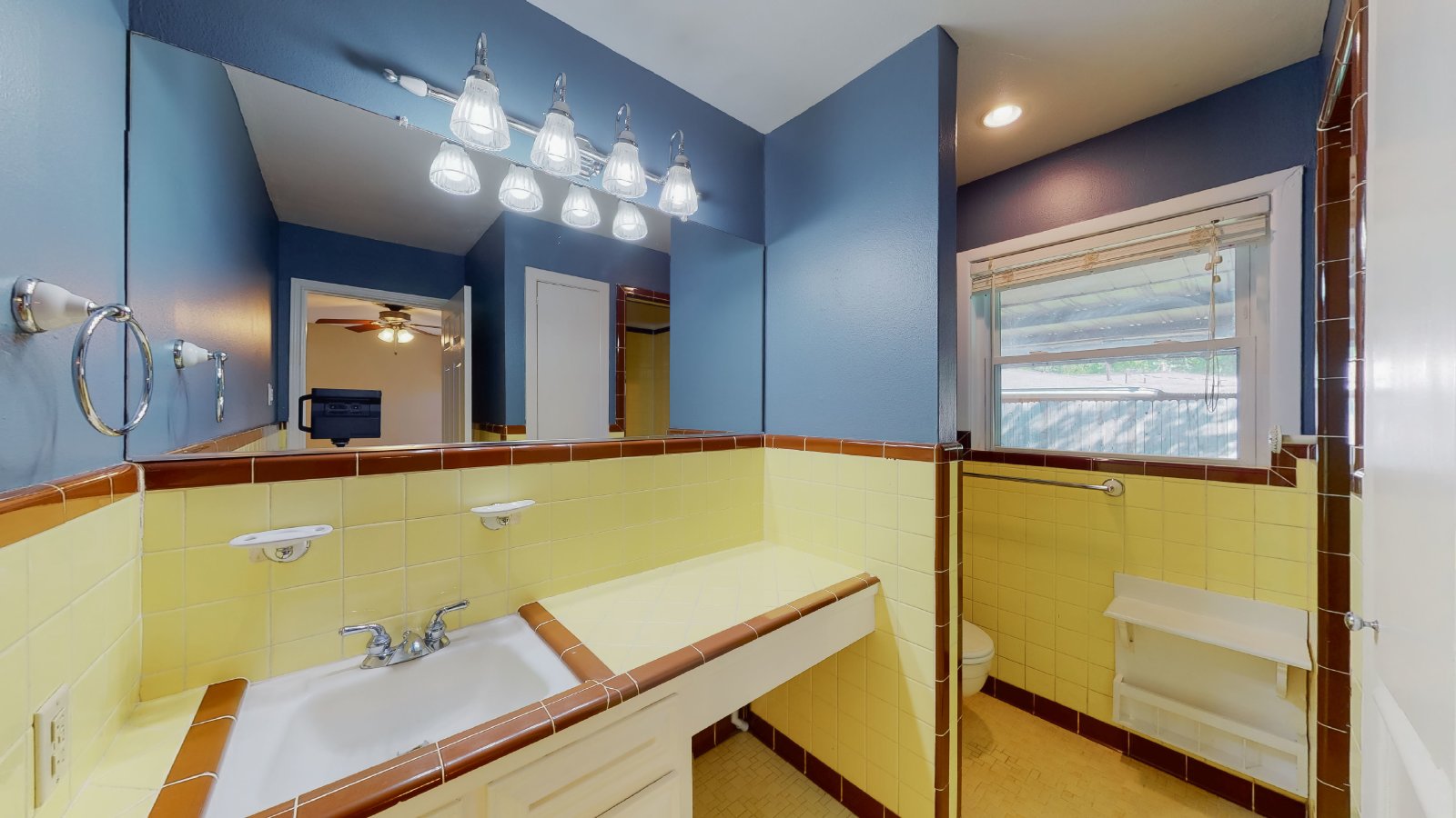 2104 Elmwood Drive property image