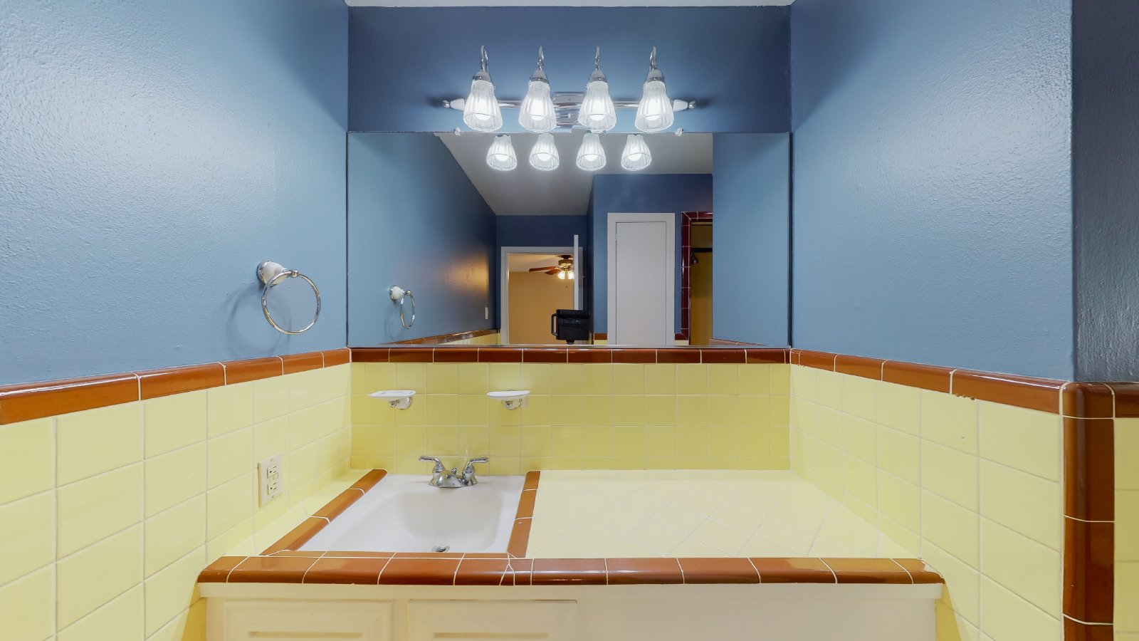 2104 Elmwood Drive property image