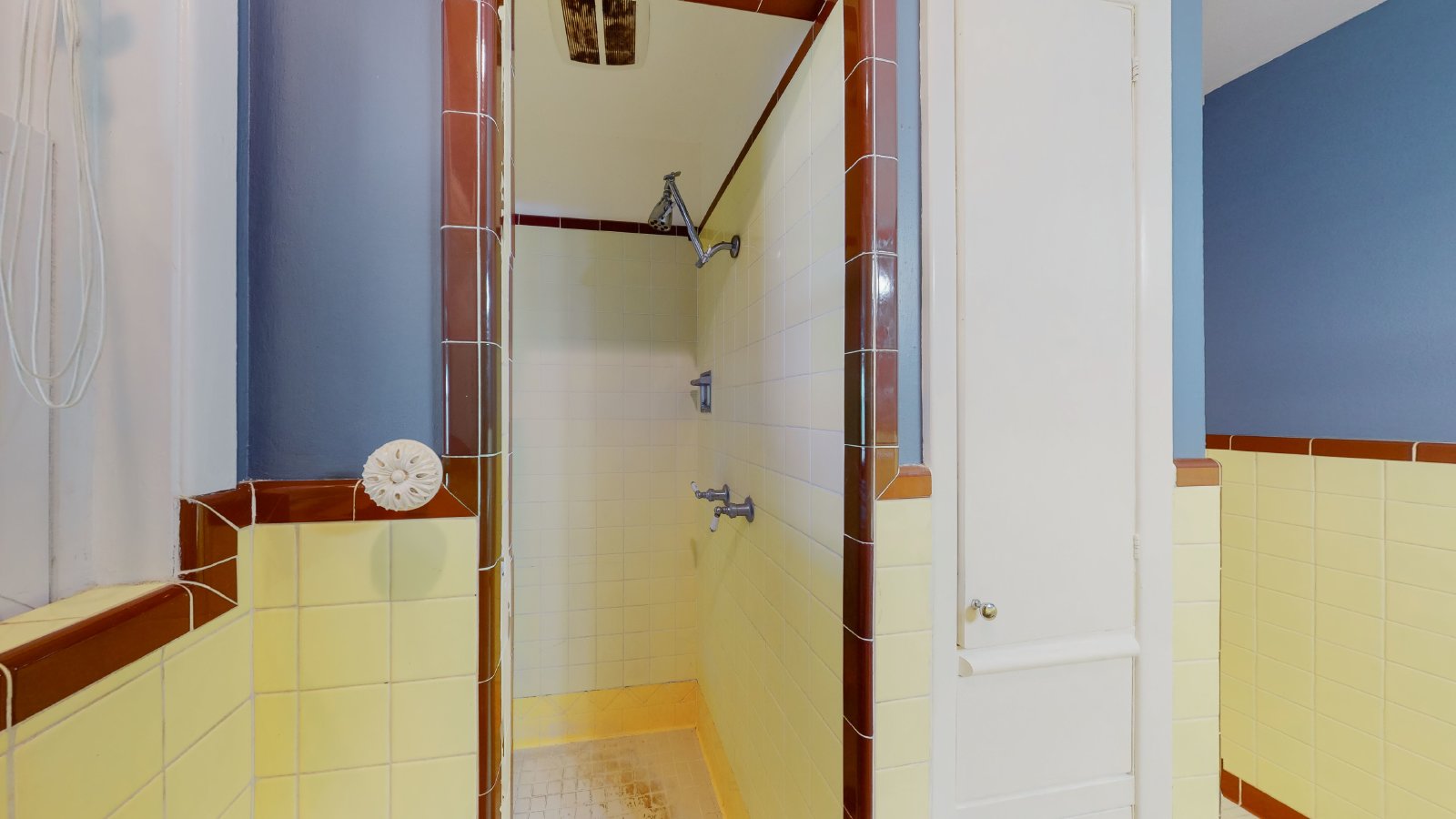 2104 Elmwood Drive property image