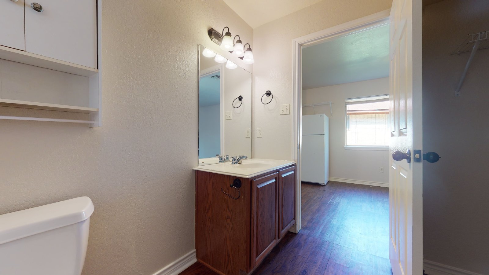 1 property image
