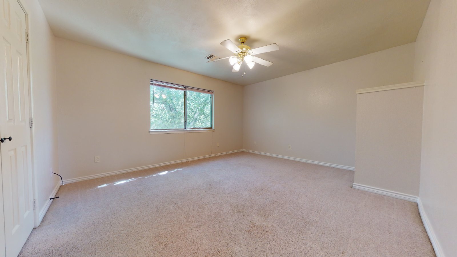 1 property image