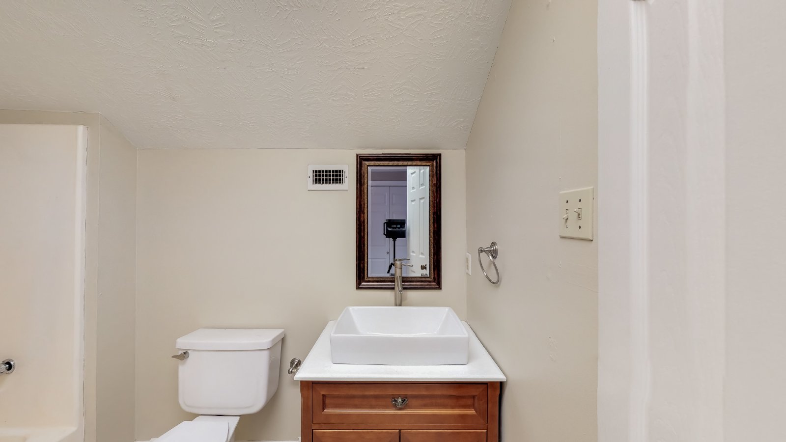 1002 Hardwood Lane property image