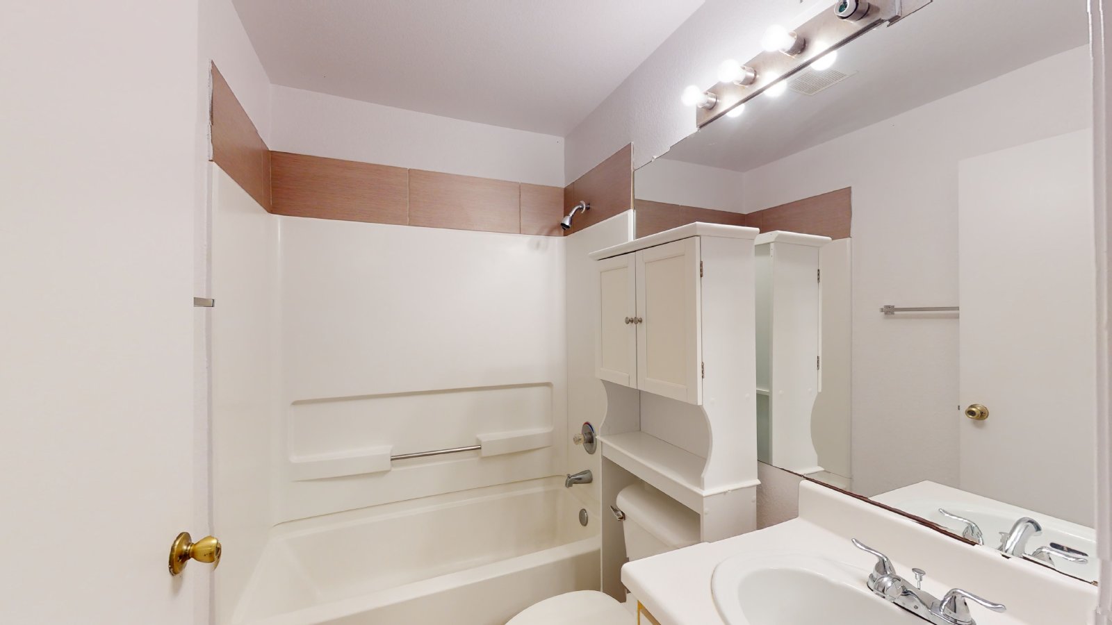 Suite C property image