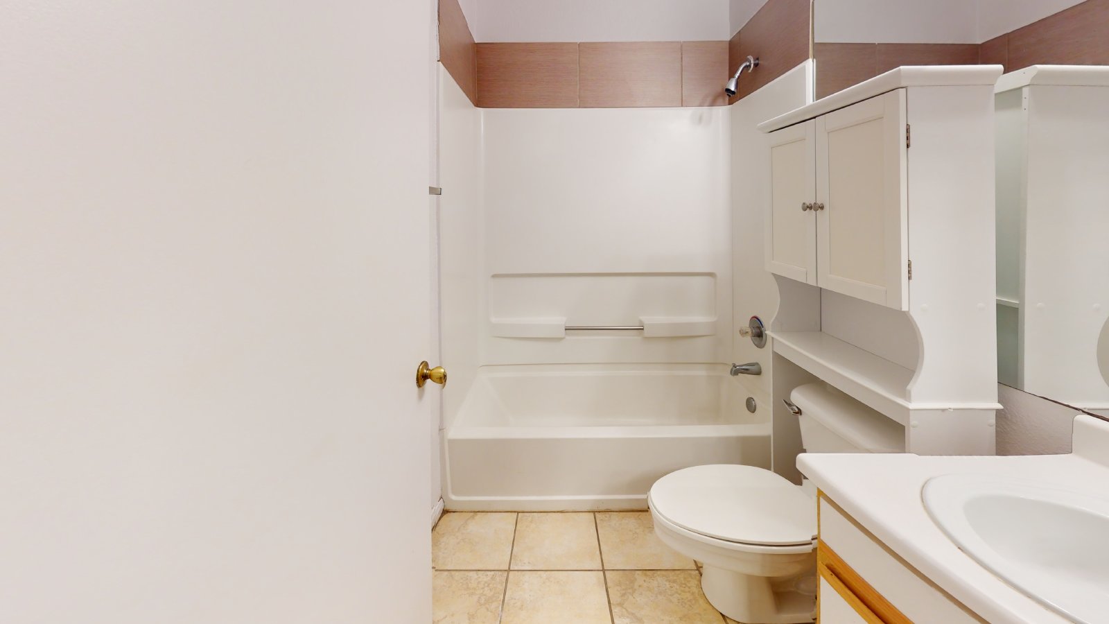 Suite C property image