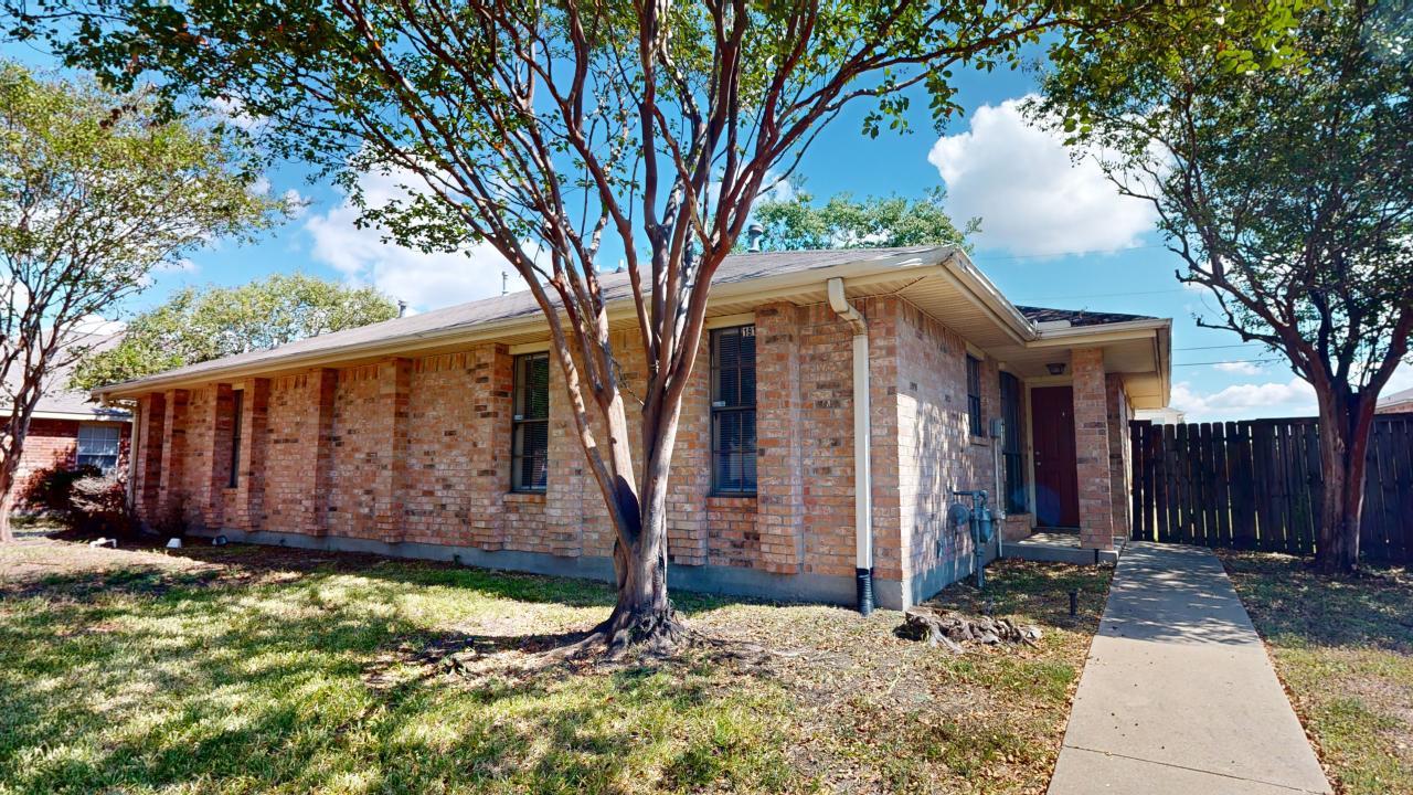 1915 Woodsman Dr property image