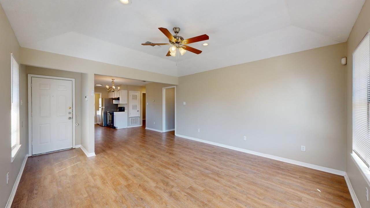 1915 Woodsman Dr property image