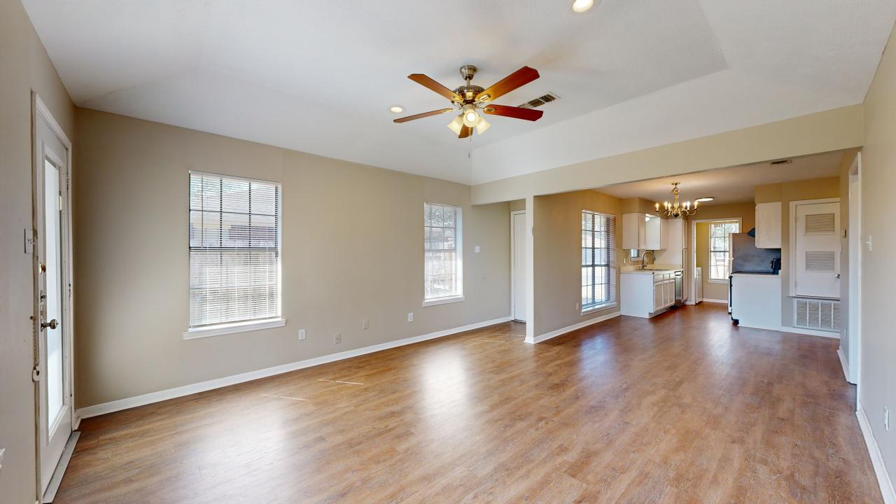 1915 Woodsman Dr property image