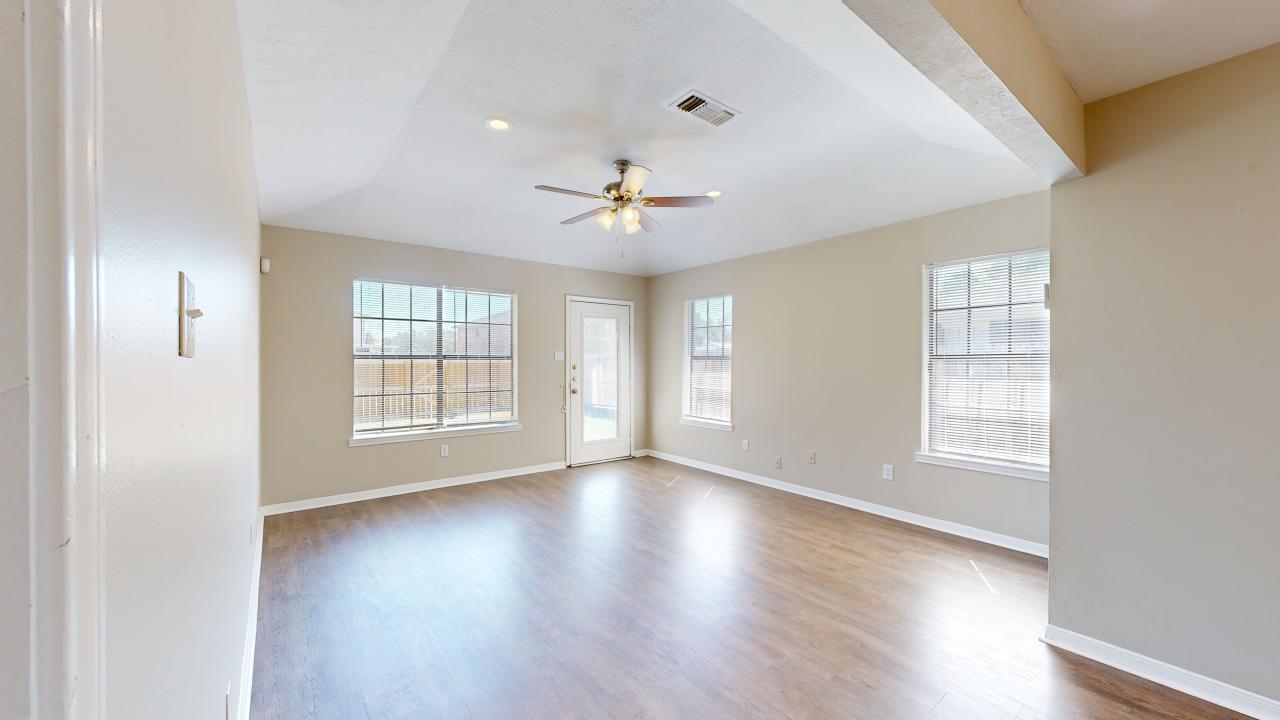 1915 Woodsman Dr property image