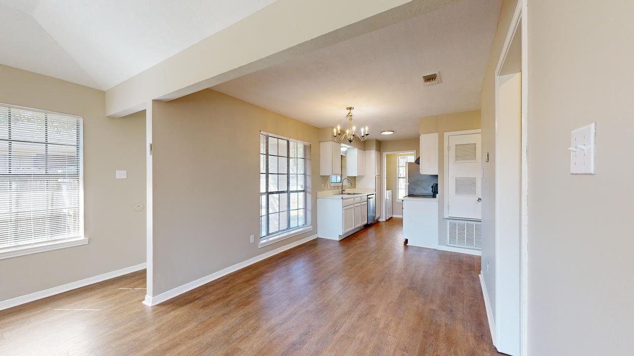 1915 Woodsman Dr property image