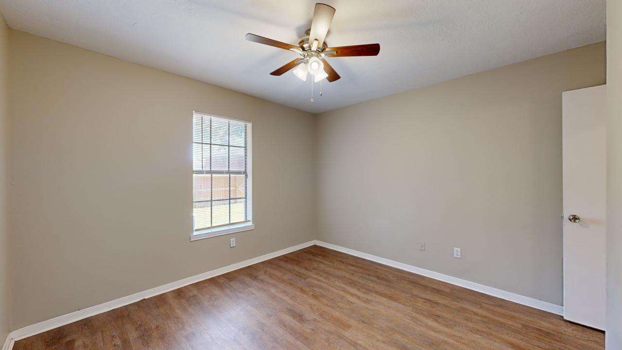 1915 Woodsman Dr property image