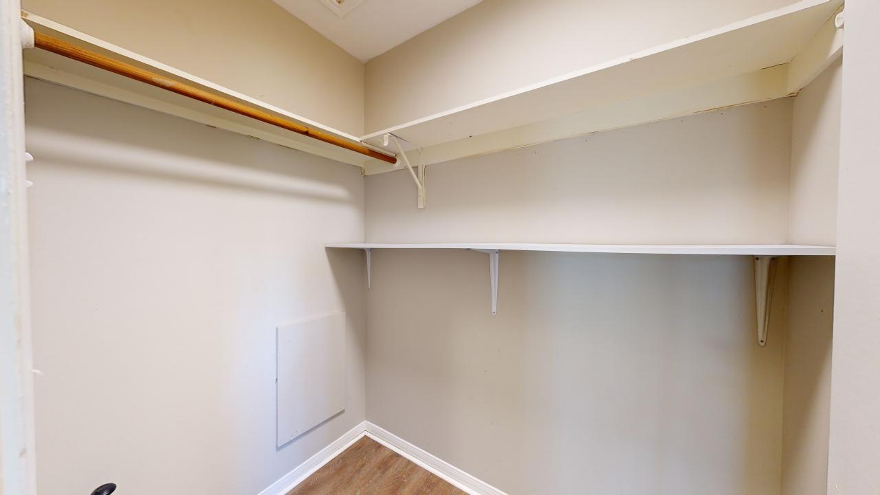 1915 Woodsman Dr property image