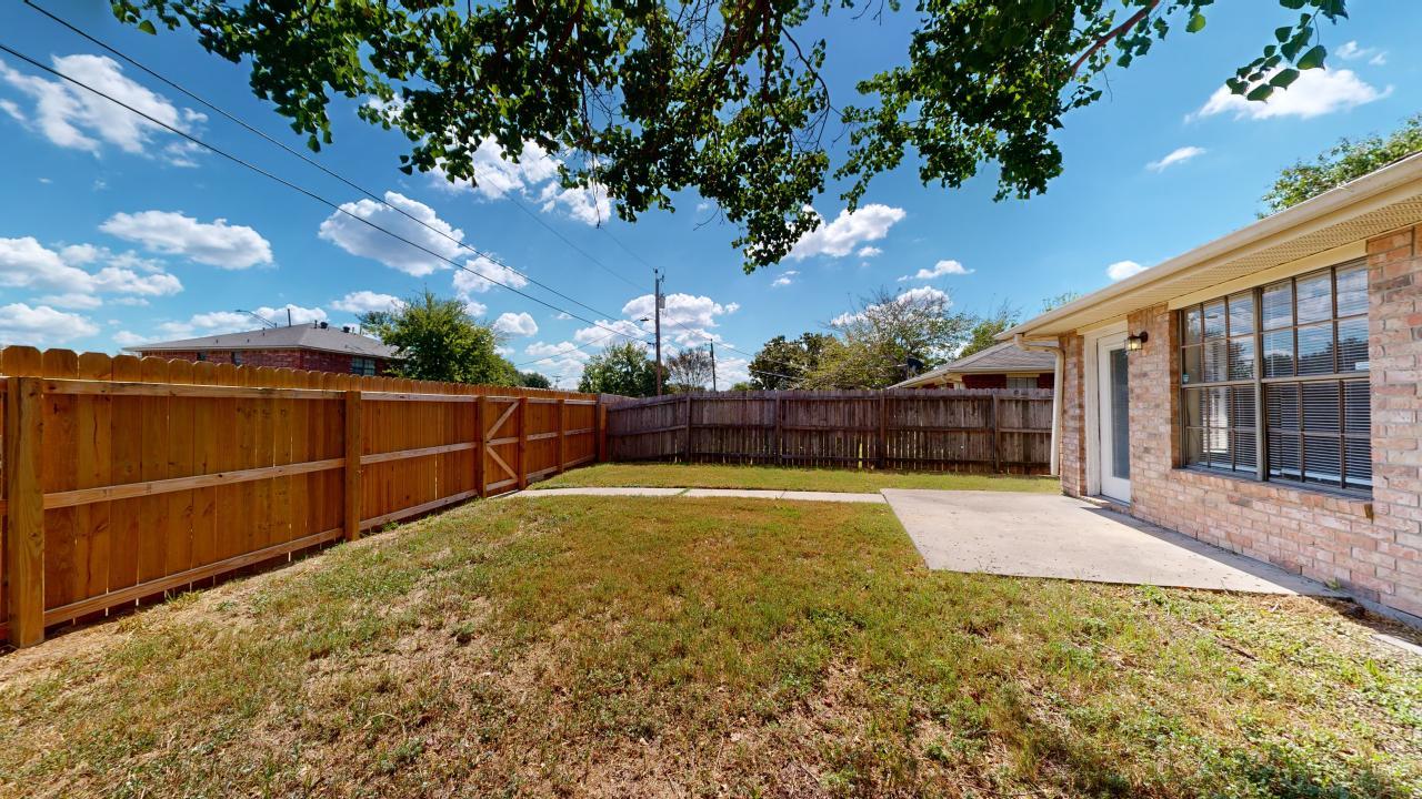 1915 Woodsman Dr property image