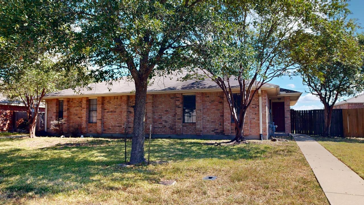 1915 Woodsman Dr property image