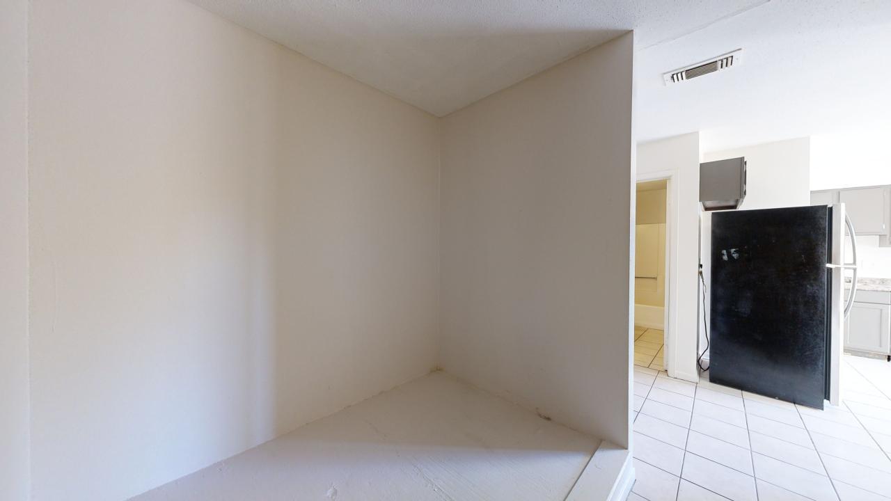 725 Peppertree Dr Apt 16 property image