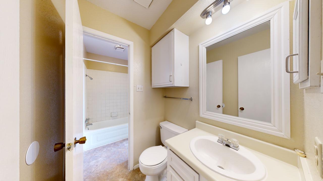 301 Manuel Unit D property image