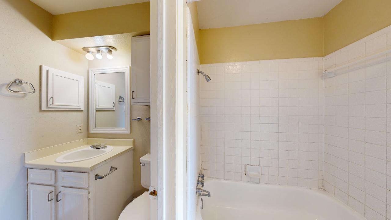 301 Manuel Unit D property image