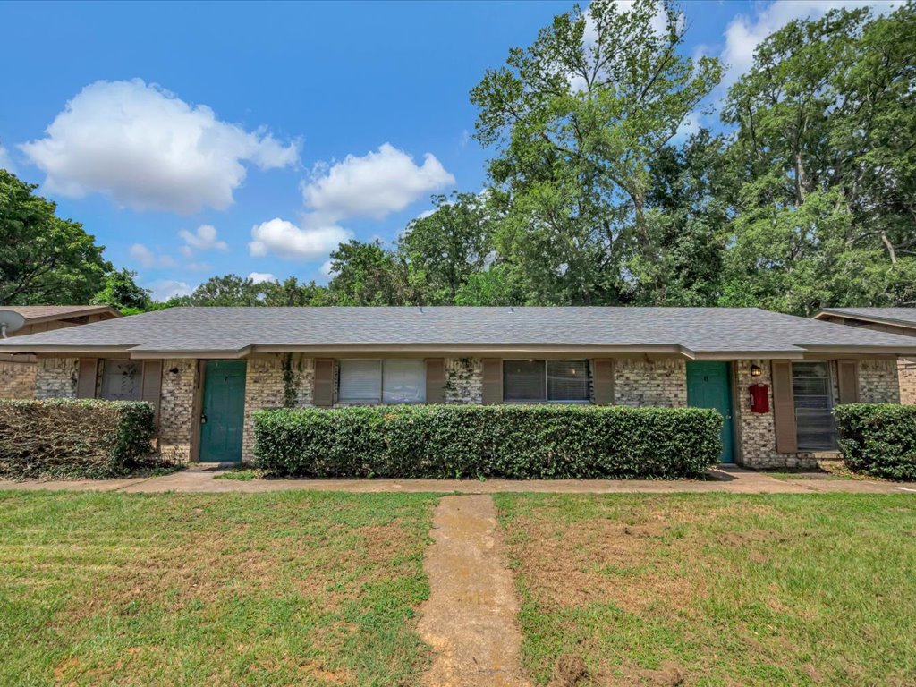 SPACIOUS DUPLEX! property image